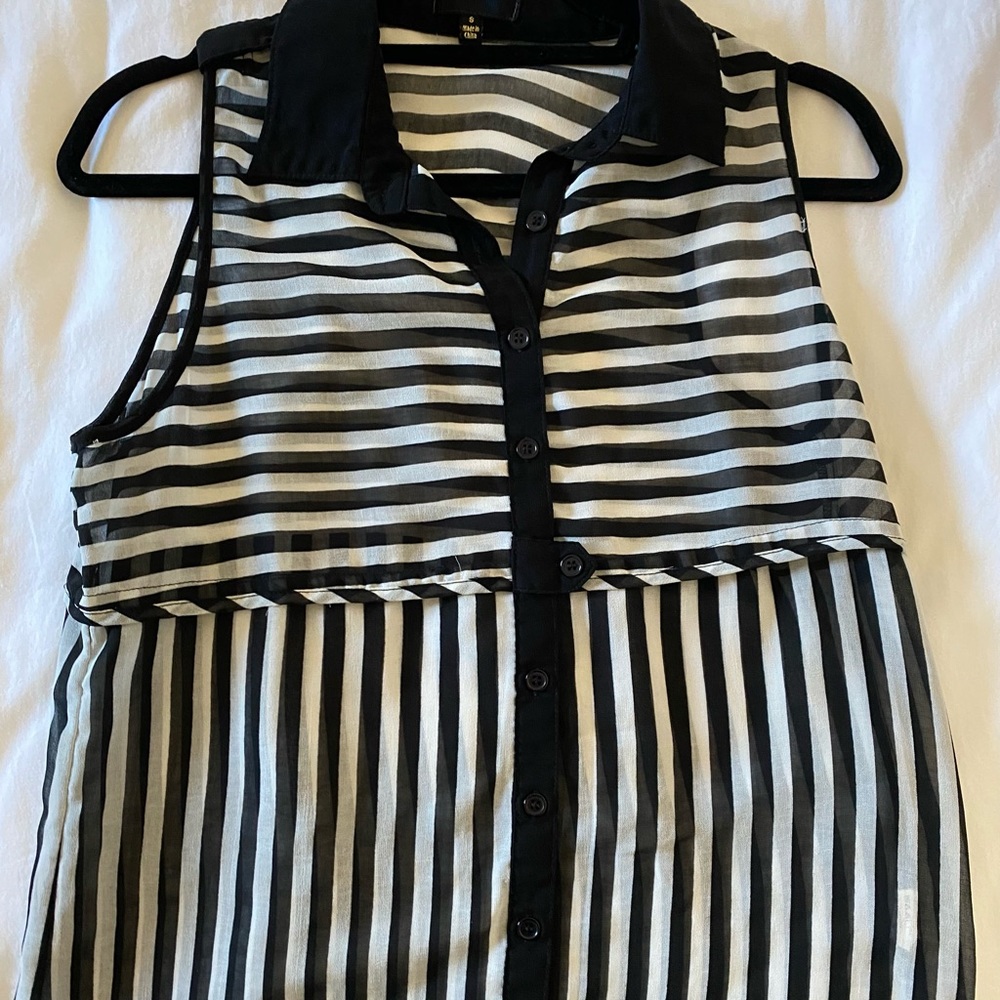 Collar black and white striped button up size small